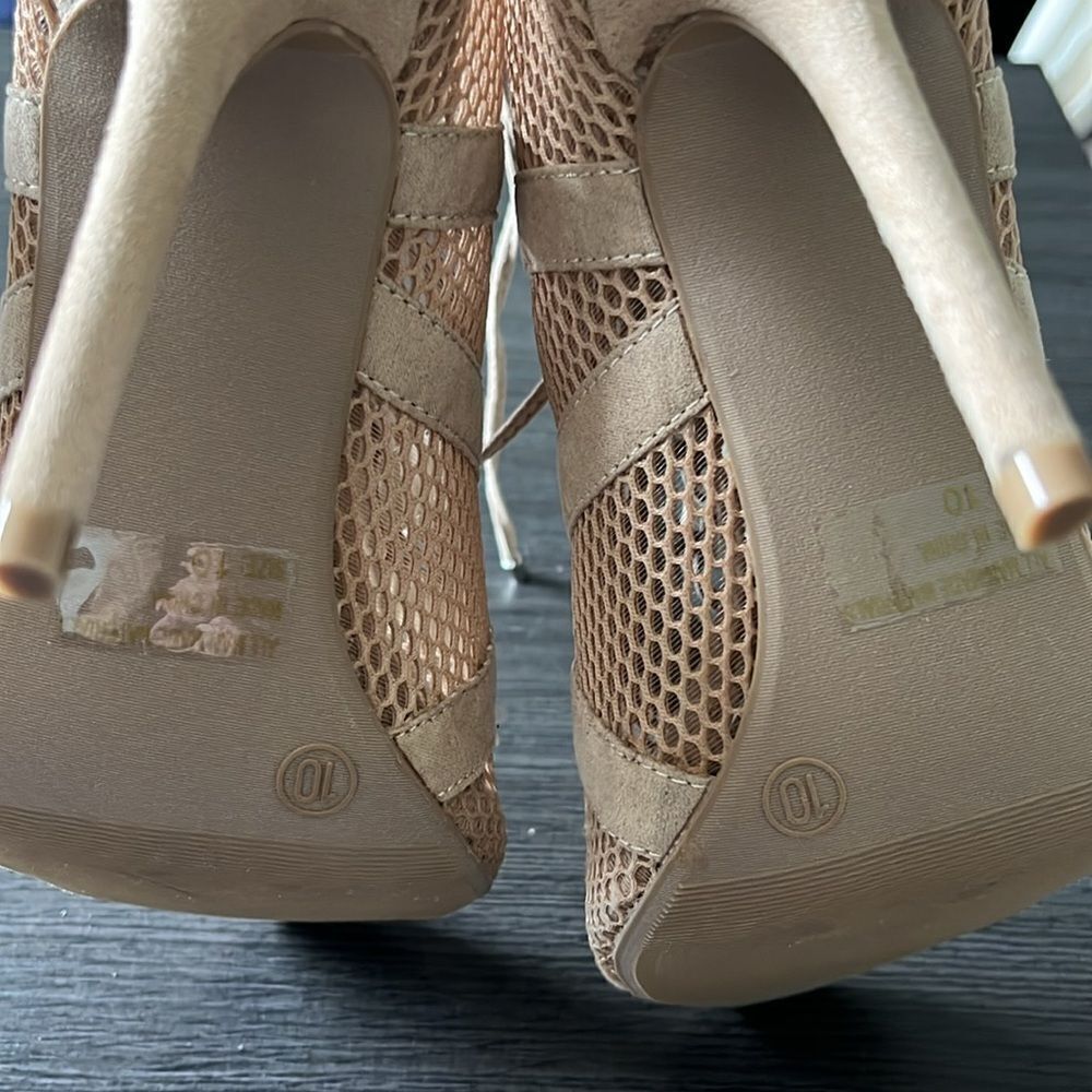 Beige heels  - Picture 2 of 3